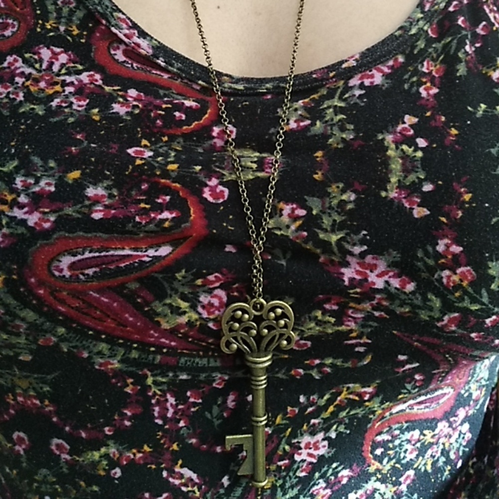 Sale 2 for $ 15 Bronze / Silver key necklace - Picture 2 of 3